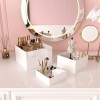 Présentoirs sur mesure blancs en acrylique pour gâteaux, plateaux, buffets, traiteurs, présentation de bijoux et vente au détail