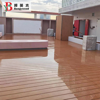 Nouveau platelage latéral simple en bois composite en plastique imperméable terrasse extérieure en bois composite en plastique