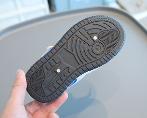 Scarpe da ginnastica per bambini nuove scarpe da basket Casual da bambino scarpe <span class=keywords><strong>alte</strong></span> <span class=keywords><strong>bianche</strong></span> con suola morbida scarpe da bambino - Product Image 5