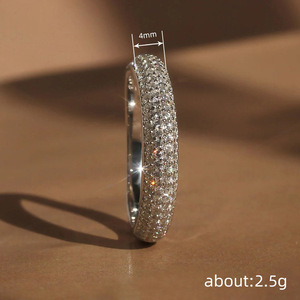 Anello Classico Stile Matrimoniale, Design Elegante per Donne - Product Image 4