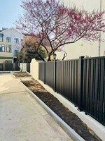 Rampe de balcon incurvée moderne en alliage d'aluminium et acier inoxydable, sur mesure pour bâtiments résidentiels et commerciaux