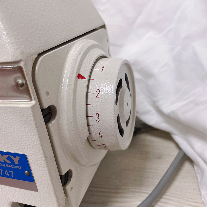 china jukky good price direct drive wiki brand High speed four thread overlock sewing machine Suitable for T-shirt