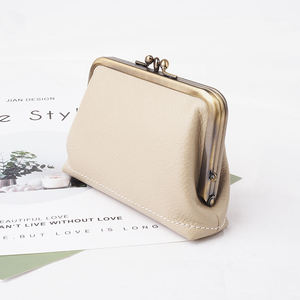 Bolso de Mano de Cuero Elegante de Diseño Único para Damas, para Uso Diario, Trabajo de Oficina, Viajes y Compras, Disponible para la Venta - Product Image 6