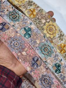 ผ้าตาข่ายเนื้อนุ่มพิมพ์ลายดอกไม้ทันสมัย ตกแต่งด้วยลูกไม้ น้ำหนักเบา สำหรับชุดเดรสผู้หญิง - Product Image 3