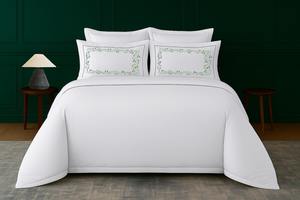 Housse de coussin Emerald Rose Garden, motif de roses vertes de luxe, tissu en polyester de qualité supérieure, toucher doux, durable - Product Image 3