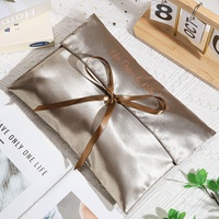 Pochette de luxe en satin doré imprimée sur mesure avec logo, pour lingerie, avec ruban, sac de rangement en soie pour cheveux, sac anti-poussière de luxe