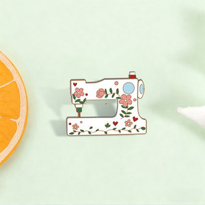 Pin de solapa de metal esmaltado personalizado con diseño floral de máquina de coser, insignia creativa para sastre/a, regalo de joyería para <span class=keywords><strong>costurera</strong></span>/a - Product Image 1
