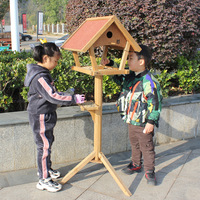 Mangeoire à oiseaux extérieure en bois massif avec fermeture à bouton pour moineaux Pigeons Boîte à nourriture Cage à oiseaux Balcon Jardin Villa Nid d'oiseau