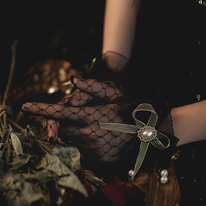 S0727R Gants de robe de mariée Gants en dentelle noire et blanche en maille tricotée à haute élasticité - Product Image 2