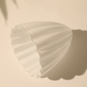 Paralume <span class=keywords><strong>in</strong></span> <span class=keywords><strong>Vetro</strong></span> Opale a Forma di Conchiglia, Soffiato a Mano, Pronto per la Consegna, per Illuminazione a Sospensione per Progetti Alberghieri, Pezzi di Ricambio - Product Image 1