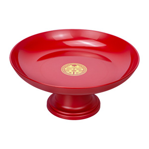 Plateau décoratif de mariage rond en plastique mat rouge 22 cm de largeur supérieure, design traditionnel pour salon et occasions spéciales - Product Image 1