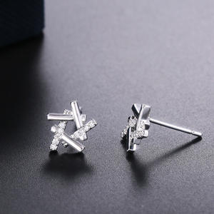 Orecchini a Perno Geometrici di Tendenza, Placcati in Rodio Bianco, con Cristalli e Strass, Gioielli Unisex alla Moda - Product Image 6