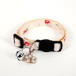 Nuevo diseño de poliéster Airtag Pet <span class=keywords><strong>Collar</strong></span> flor colgante con campana pequeña lindo estampado perro gato <span class=keywords><strong>Collar</strong></span> - Product Image 6