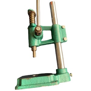 Machine manuelle Shengdu pour l'habillage de boutons ronds en tissu pour meubles - Product Image 3