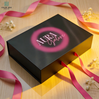 Boîte d'emballage de luxe magnétique pour perruques, personnalisable avec logo, étui cadeau noir gaufré avec insert en éponge pour extensions capillaires