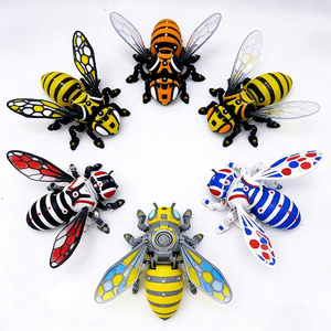 Figura Coleccionable Articulada de Abeja Cibernética, Decoración de Escritorio con Diseño Detallado para un Regalo Único o un Acento de Oficina - Product Image 4