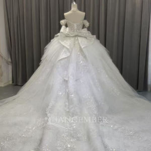 Vestido de Novia de Gala Moderno y Lujoso con Escote Corazón, Corpiño con Cuentas, Apliques Florales 3D, Cola Capilla y Largo hasta el Suelo - Product Image 3