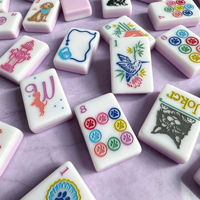 Tuiles de Mahjong américaines en acrylique, motif empreinte de patte de chiot mignon, double couche, violet et blanc, portables et durables, cadeau d'anniversaire pour les amoureux des chiens, pour les fêtes