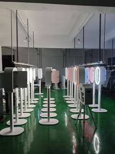 Kiosque photo ovale personnalisable pour selfies avec iPad et appareil photo reflex numérique, coque de photobooth avec flight case et éclairage RGB pour mariage - Product Image 6