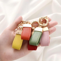 Nouveau style, porte-clés mini macarons colorés en cuir PU, léger et durable, accessoire de voiture, joli pendentif, cadeau pour filles et femmes