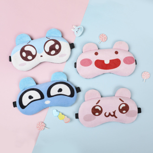 Masque de sommeil en peluche super doux à motif personnalisé, dessin animé mignon, avec bande élastique réglable et compresse froide - Product Image 2