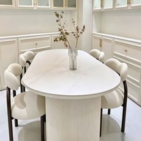 Nordischer Trendiger Kleiner Esstisch, Französischer Creme-Stil Ovaler Gesinterter Stein-Esstisch mit Wellenförmiger Basis