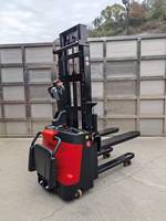 Chariot élévateur autoportant pleine puissance 2 tonnes, double mât de levage, portée maximale 3,5 m, puissance optimisée pour la montée en pente