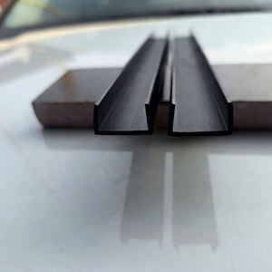โปรไฟล์ PVC C คุณภาพพรีเมียมสำหรับขอบประตู WPC ใช้ตกแต่งภายในและป้องกันพื้นผิว - Product Image 1
