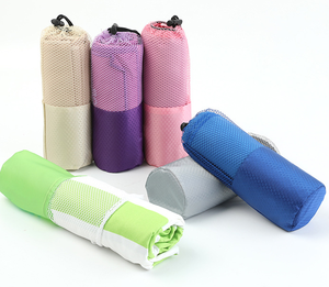 Lot de serviettes de voyage en microfibre légères à séchage rapide avec sac - Ensemble de serviettes à séchage rapide pour le camping, la plage, les sports et la natation - Product Image 1