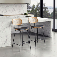 Tabourets de bar modernes de hauteur comptoir, chaise de salle à manger pour îlot de cuisine et café, avec dossier en rotin, matériau PU et pieds en métal inoxydable
