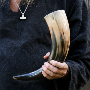 PAIRING CHEESE HOLIDAY Corne à boire Viking de style moderne Célébrez la saison avec un style nordique authentique à l'occasion de Noël - Product Image 1