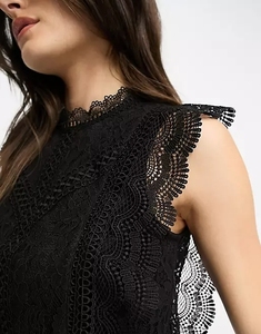 Ropa de Boutique de alta calidad para mujer, marca personalizada, detalle de encaje, blusas negras para mujer, Tops de ganchillo <span class=keywords><strong>sin</strong></span> mangas a la moda para mujer - Product Image 2