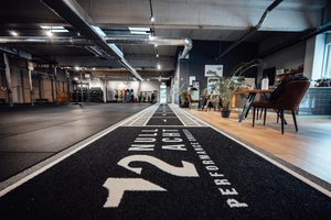 Traces de sprint personnalisées STRIDE Gazon tufté pour l'entraînement ou les exercices avec traîneaux de poids à grande force de friction - Product Image 2