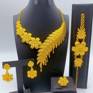 Conjunto de Joias Banhadas a Ouro 24K da Índia com 4 Peças: Colar, Brincos, Pulseira e Anel para Noivas Africanas e Casamentos Femininos na Arábia Saudita - Product Image 3
