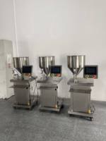 Machine de remplissage semi-automatique à pompe à engrenages à tête unique avec servomoteur, pour liquides et pâtes de 5 à 5000 ml, idéale pour crèmes cosmétiques, shampoings et lotions.