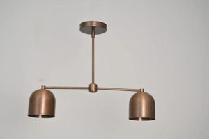 Lustre en laiton artisanal à 2 lumières, style moderne du milieu du siècle, pour la maison ou le bureau, avec éclairage LED à intensité variable et garantie de 2 ans - Product Image 2