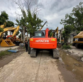 Excavatrice Hitachi ZX120 d'occasion, conception d'origine, prix bas, moteur Isuzu, garantie 1 an, pompe et boîte de vitesses incluses - Product Image 3