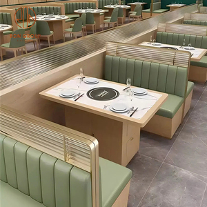 Mesas de Madera para Cafetería con Asientos de Sofá de Cuero Verde y Respaldo con Patrón de Líneas Verticales para Restaurante - Product Image 1