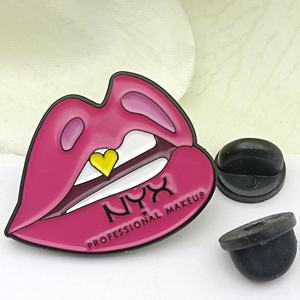 Bonito broche decorativo a granel <span class=keywords><strong>de</strong></span> Metal personalizado novedad Pin <span class=keywords><strong>de</strong></span> solapa insignia Logo esmalte suave belleza Mini corazón Patchwork insignia corazón Pin - Product Image 4