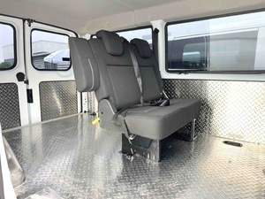 JMC Fushun, Vehículo Comercial Multipropósito Diésel <span class=keywords><strong>de</strong></span> Distancia Entre Ejes Corta y Techo Bajo, Puerta Trasera Elevable, Transmisión Automática - Product Image 6