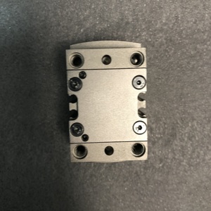 Pince parallèle pneumatique FES&TO HGPT-25-A-B 560204, taille 25 mm, course 6 mm, fabriquée en Allemagne pour l'automatisation industrielle - Product Image 3