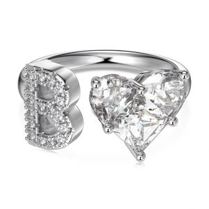 Bague initiale Dylam B pour femme, bague empilable en or avec forme de cœur, zircone cubique 5A, cadeau pour demoiselle d'honneur - Product Image 1