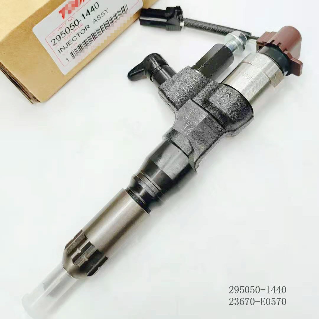 High Quality Diesel Fuel Injector 295050-0240 Common Rail Injection Nozzle 295050-0920 For Diesel Engine