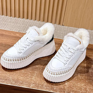 Chaussures de course respirantes en maille pour femmes, rehaussantes et chaudes, style automne-hiver, personnalisables pour la marche, par des créateurs de mode - Product Image 3