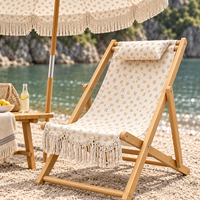 Ensemble de loisirs de plage avec décoration à pompons et motif floral, comprenant table, chaises et parasol