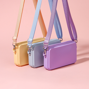 <span class=keywords><strong>Sac</strong></span> à bandoulière en silicone imperméable pour femme, petit <span class=keywords><strong>sac</strong></span> photo pratique, idéal pour la sublimation, vente en gros - Product Image 1