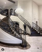 Escalier en colimaçon d'intérieur de luxe haut de gamme personnalisé Design moderne Escaliers incurvés en métal en fer forgé avec garde-corps en verre pour villas