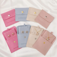 Organisateur de bijoux en mini rouleau de voyage en microfibre de luxe avec logo personnalisé emballage cadeau pochette à bijoux pour boucles d'oreilles bagues collier