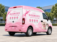 Véhicule mobile de toilettage pour animaux de petite taille, pour le bain et la coiffure, avec équipement professionnel