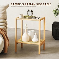 Table basse moderne de haute qualité avec fond en rotin et petit dessus en verre pour le salon